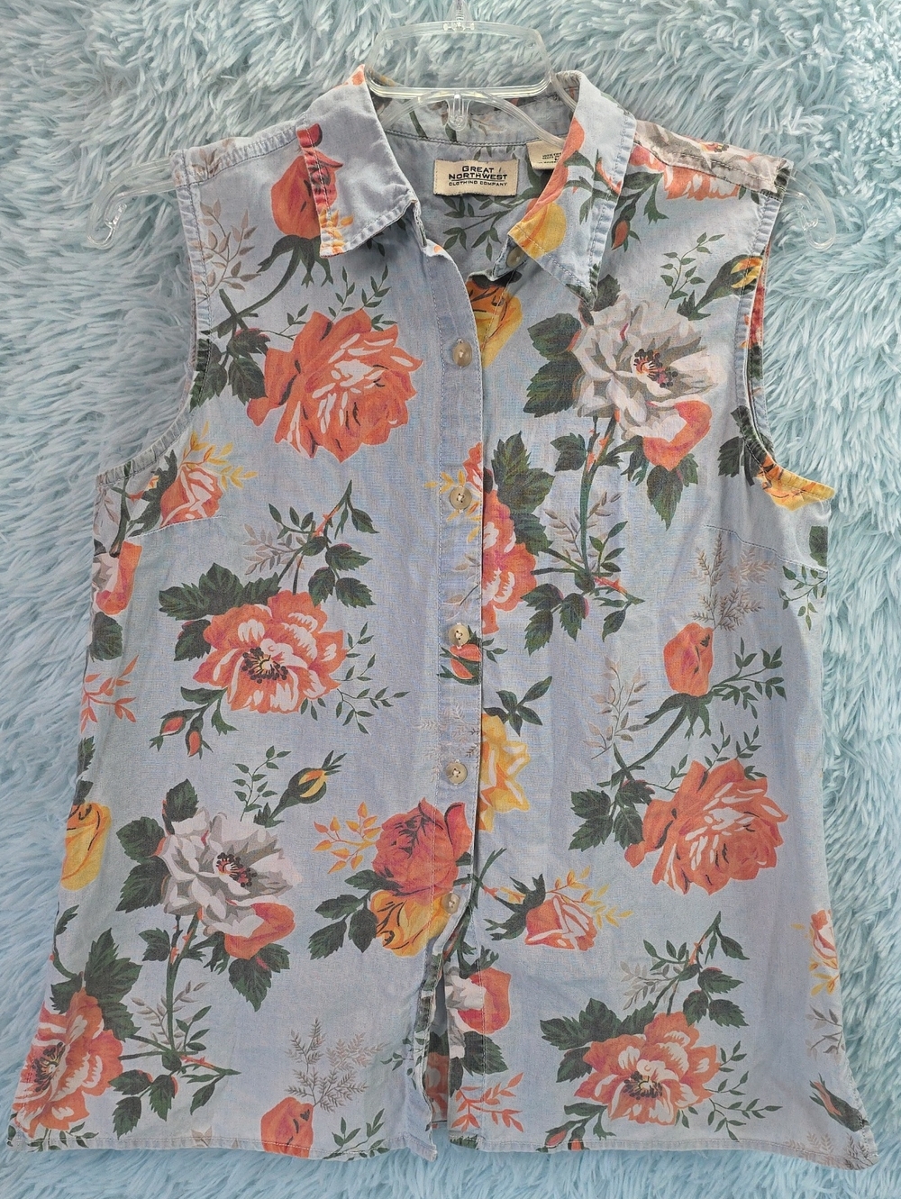 Great Northwest Floral Sleeveless Button-Front Top in Light Blue and Coral‎